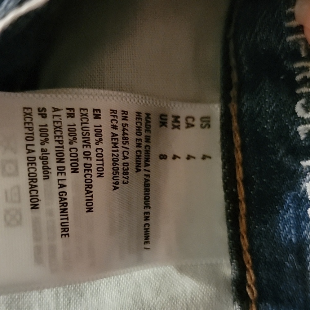 American Eagle 4 vintage embroidered shorts - Picture 3 of 3